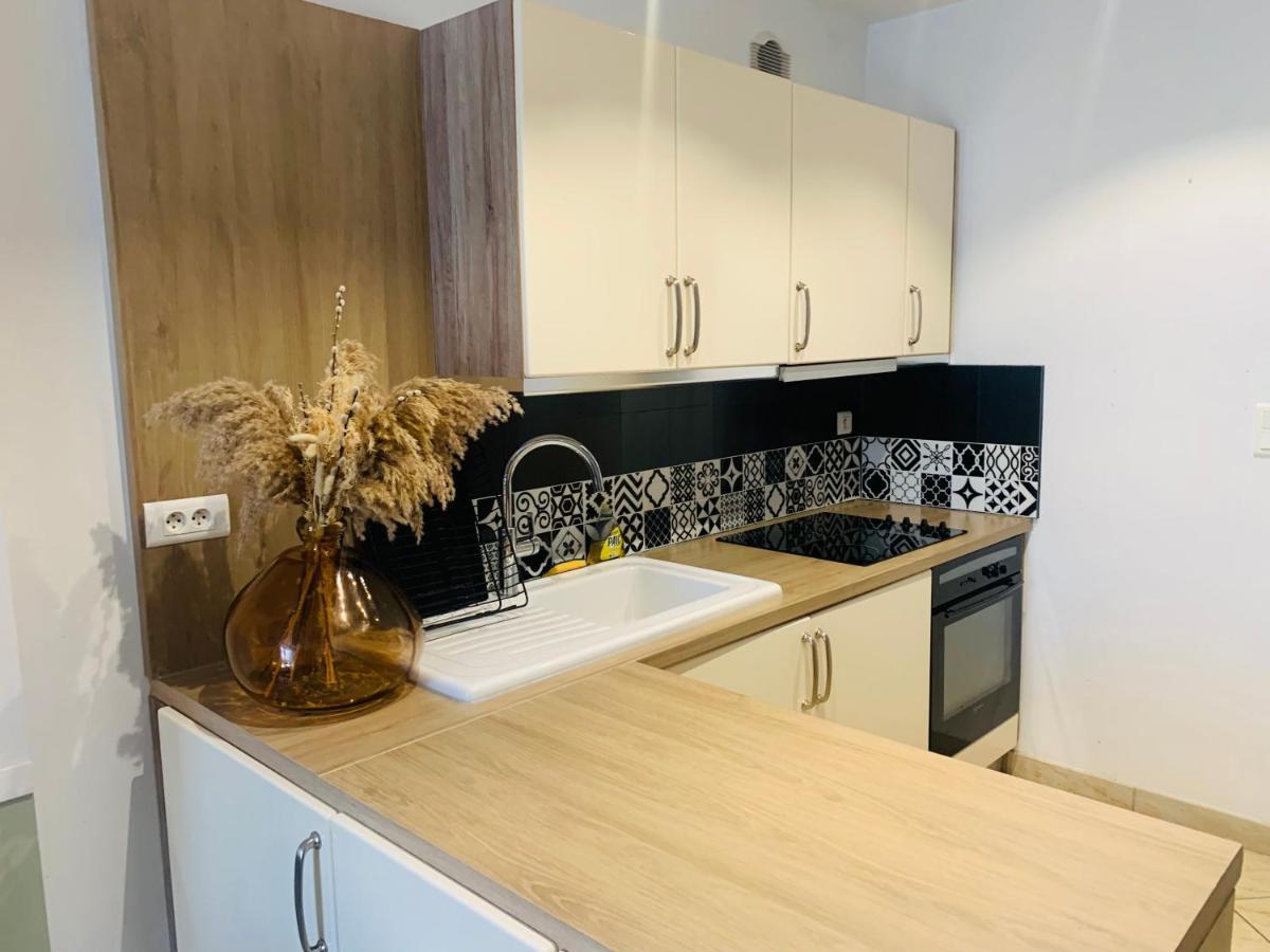 La Roseraie De L Arguenon, Appartement Charmant Centre Ville Jugon-les-Lacs Exteriör bild